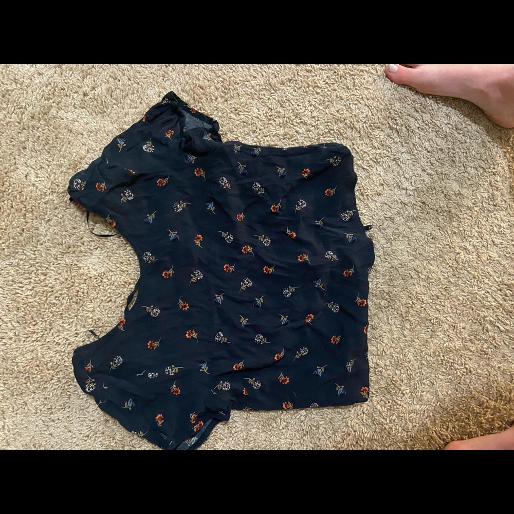 Open back, short sleeve, cropped